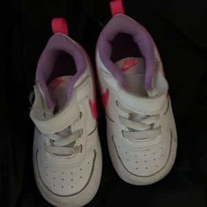 Like new pink, white and purple Nike sneakers size 7c